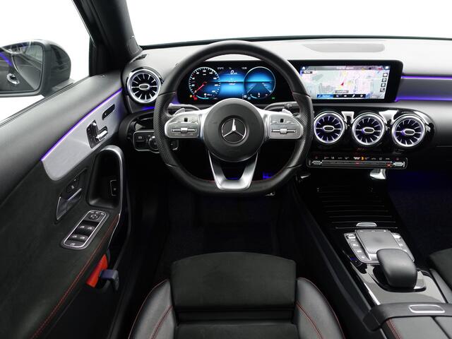 Mercedes-Benz A-KLASSE 180 d AMG Night Edition Aut- Panodak, Sfeerverlichting, Memory Seats, Zitcomfort, Camera, Xenon Led
