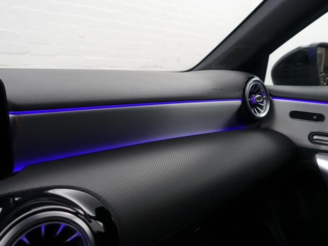 Mercedes-Benz A-KLASSE 180 d AMG Night Edition Aut- Panodak, Sfeerverlichting, Memory Seats, Zitcomfort, Camera, Xenon Led