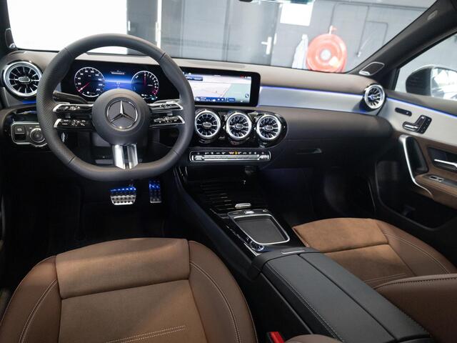 Mercedes-Benz A-KLASSE 250 e AMG Line Premium PLUS | Panorama dak