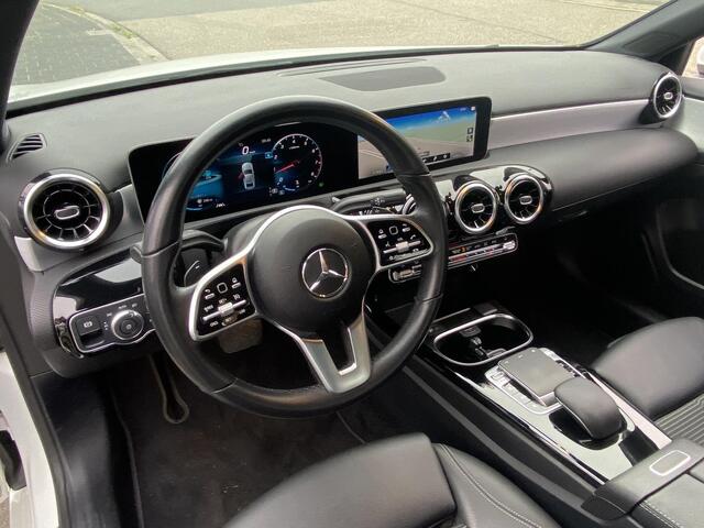 Mercedes-Benz A-KLASSE A200 163pk Limousine 7G DCT-automaat Launch Edition NL-auto met o.a. 18" AMG velgen, wide-screen dash, camera, LED, navi, CarPlay, etc., etc.