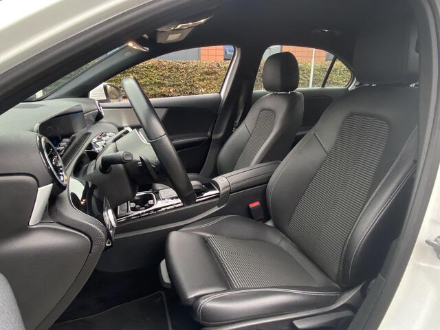 Mercedes-Benz A-KLASSE A200 163pk Limousine 7G DCT-automaat Launch Edition NL-auto met o.a. 18" AMG velgen, wide-screen dash, camera, LED, navi, CarPlay, etc., etc.
