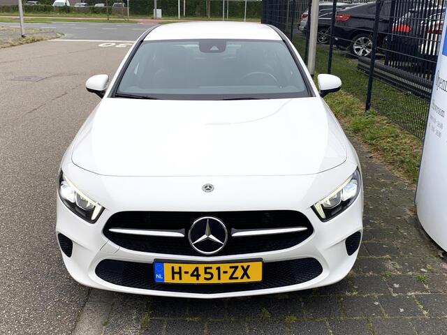 Mercedes-Benz A-KLASSE A200 163pk Limousine 7G DCT-automaat Launch Edition NL-auto met o.a. 18" AMG velgen, wide-screen dash, camera, LED, navi, CarPlay, etc., etc.