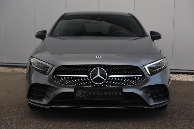 Mercedes-Benz A-KLASSE 180 AMG Night Pakket Automaat 1 Jaar Garantie Panoramadak Sfeerverlichting Keyless Half Leder Full LED 18 inch Widescreen Navigatie Camera Stoelverwarming