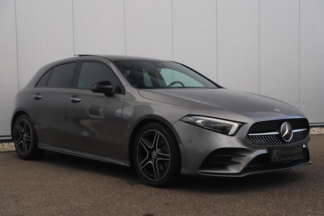 Mercedes-Benz A-KLASSE 180 AMG Night Pakket Automaat 1 Jaar Garantie Panoramadak Sfeerverlichting Keyless Half Leder Full LED 18 inch Widescreen Navigatie Camera Stoelverwarming
