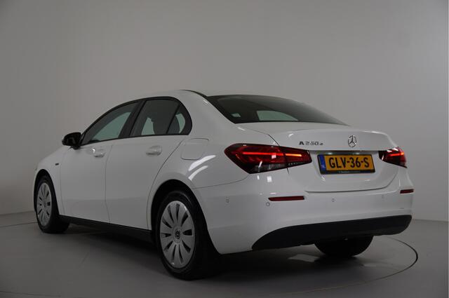 Mercedes-Benz A-KLASSE 250 e | Camera | Navigatie | Cruise | Stl. verw. |