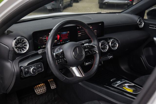 Mercedes-Benz A-KLASSE 200 AMG Line , Pano, Sfeerverlichting, Nightpakket