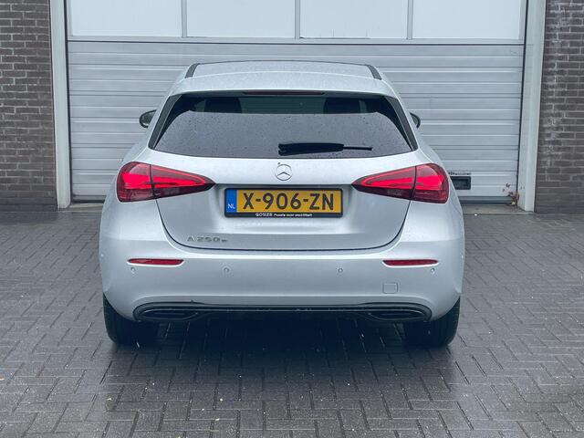 Mercedes-Benz A-KLASSE 250 e Luxury Line | Panoramadak | Nightpakket |