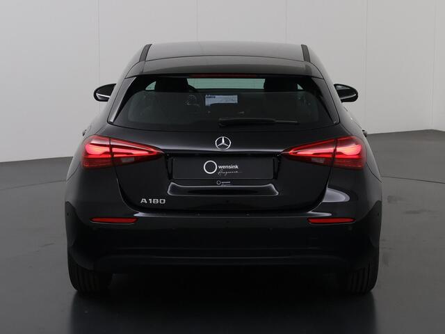 Mercedes-Benz A-KLASSE 180 Star Edition 2x groot scherm | spiegelpakket | Led verl. | LM velgen | Camera | Stoelverw.