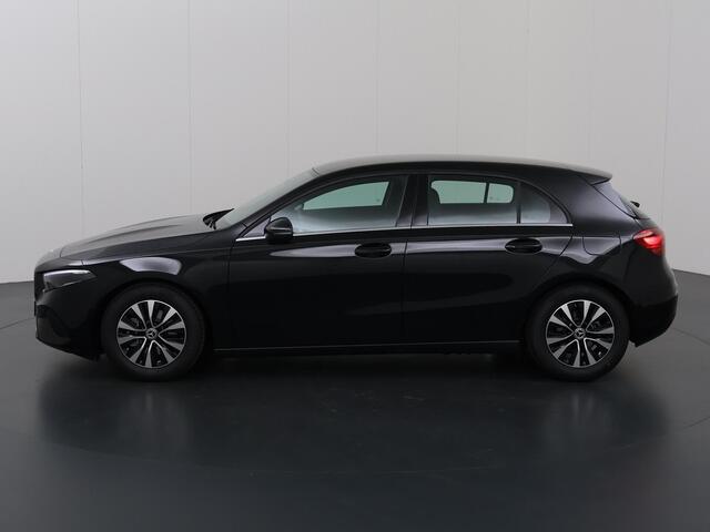 Mercedes-Benz A-KLASSE 180 Star Edition 2x groot scherm | spiegelpakket | Led verl. | LM velgen | Camera | Stoelverw.