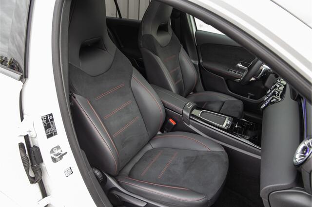 Mercedes-Benz A-KLASSE 200 AMG Premium, Pano, Nightpack, Facelift, Widescreen, Sfeerverlichting