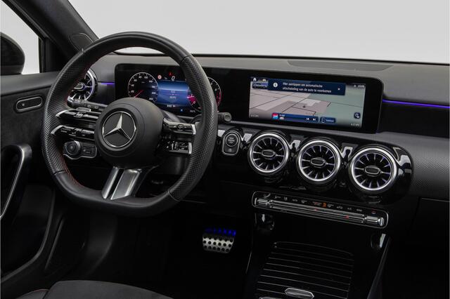 Mercedes-Benz A-KLASSE 200 AMG Premium, Pano, Nightpack, Facelift, Widescreen, Sfeerverlichting