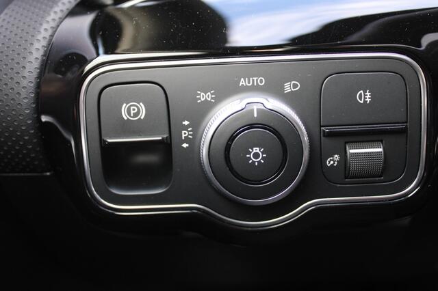 Mercedes-Benz A-KLASSE 180 136pk Business AMG Upgrade ECC/cruise/camera/navi