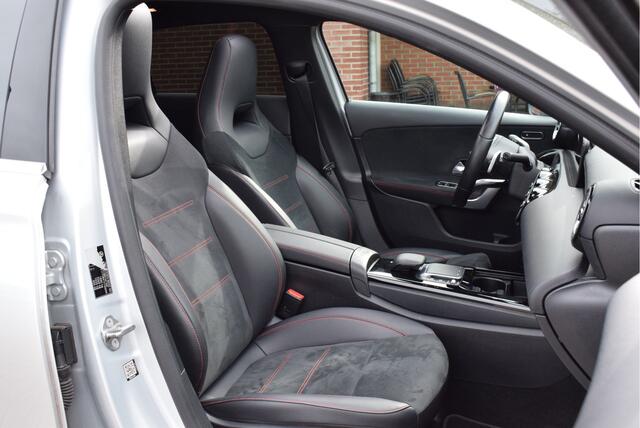 Mercedes-Benz A-KLASSE 180 AMG Line Panoramadak Automaat