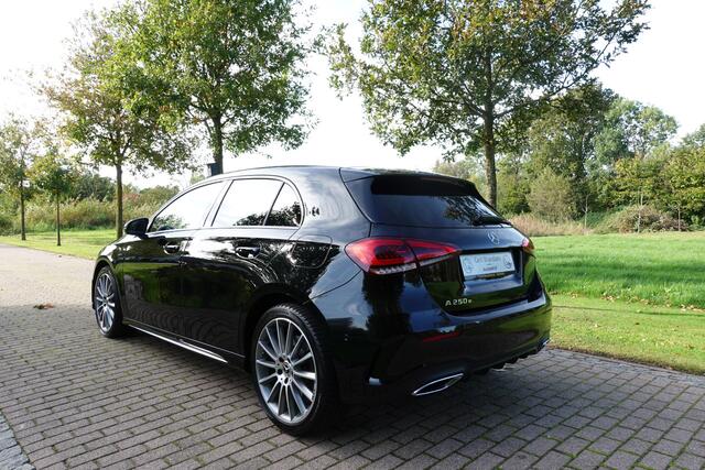 Mercedes-Benz A-KLASSE 250 e Premium Plus AMG Sfeerverlichting
