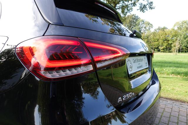 Mercedes-Benz A-KLASSE 250 e Premium Plus AMG Sfeerverlichting
