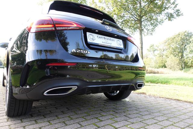 Mercedes-Benz A-KLASSE 250 e Premium Plus AMG Sfeerverlichting