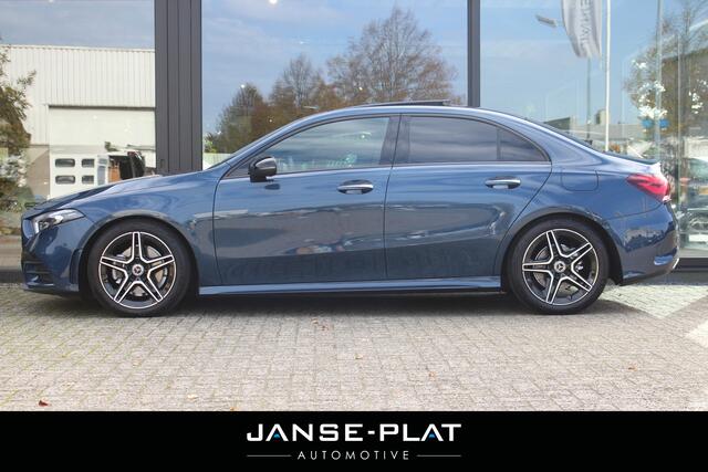 Mercedes-Benz A-KLASSE 180 AUT AMG | Pano | Widescreen | Afn. Trekhaak | Sfeerverlichting