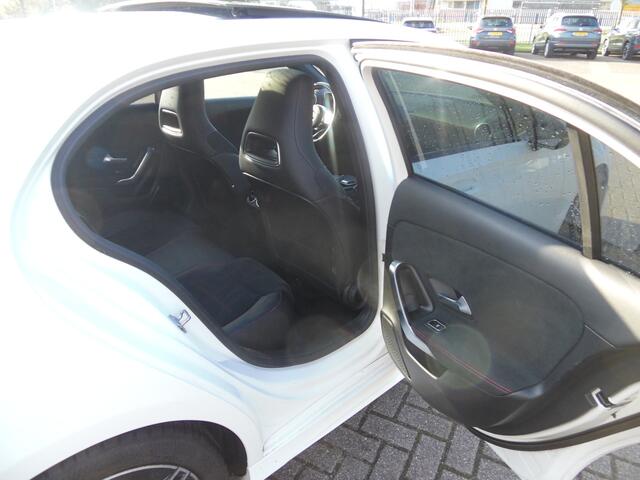 Mercedes-Benz A-KLASSE 180 Business Solution AMG