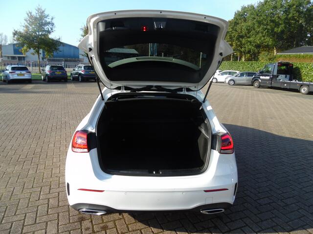 Mercedes-Benz A-KLASSE 180 Business Solution AMG