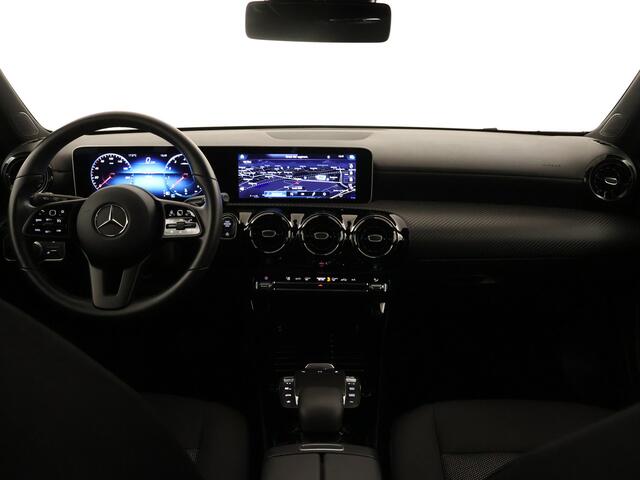 Mercedes-Benz A-KLASSE 180 Business Solution | Achteruitrijcamera | Led koplampen | MBUX multimediasysteem | Inclusief 24 maanden MB Certified garantie voor Europa.