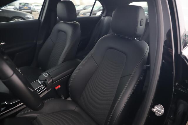 Mercedes-Benz A-KLASSE 160 Advantage Widescreen Full LED Sportstoelen Navigatie Camera Clima Cruise 17 inch LMV Lane Assist Parkeersensors