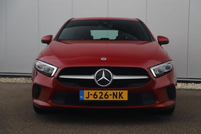 Mercedes-Benz A-KLASSE 160 Business Solution Widescreen Full LED Navigatie Camera Clima Lane Assist Cruise Parkeersensors Carplay Android 16 inch LMV Stoelverwarming