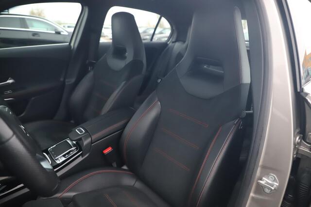 Mercedes-Benz A-KLASSE 160 AMG Line Widescreen Full LED Half Leder Sportstoelen Navigatie Camera Clima Lane Assist Cruise Parkeersensors 18 inch AMG LMV