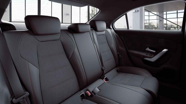 Mercedes-Benz A-KLASSE 250 e | AMG | Parktronic |Appel Carplay | 18" lichtmetalen velgen |