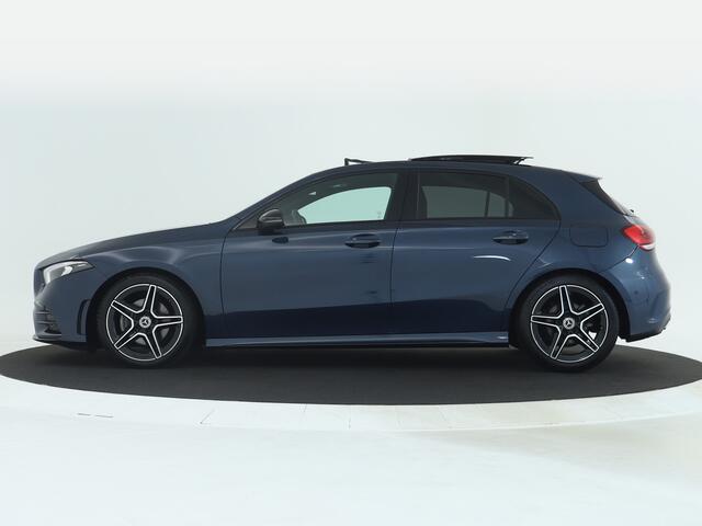 Mercedes-Benz A-KLASSE 180 AMG Nightpakket | Panoramadak | Stoelverwarming | Augmented Reality | LED Verlichting | Car Play | DAB | Inclusief 24 maanden MB Certified garantie voor Europa.