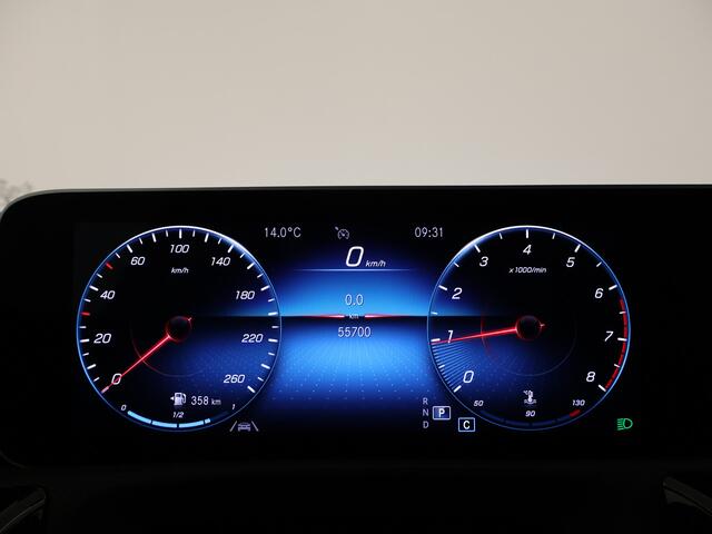 Mercedes-Benz A-KLASSE 180 AMG Nightpakket | Panoramadak | Stoelverwarming | Augmented Reality | LED Verlichting | Car Play | DAB | Inclusief 24 maanden MB Certified garantie voor Europa.