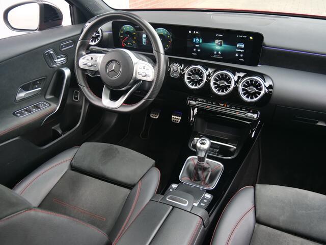 Mercedes-Benz A-KLASSE 180 136 Pk Premium Plus AMG-Styling Navigatie / DAB / 18 inch