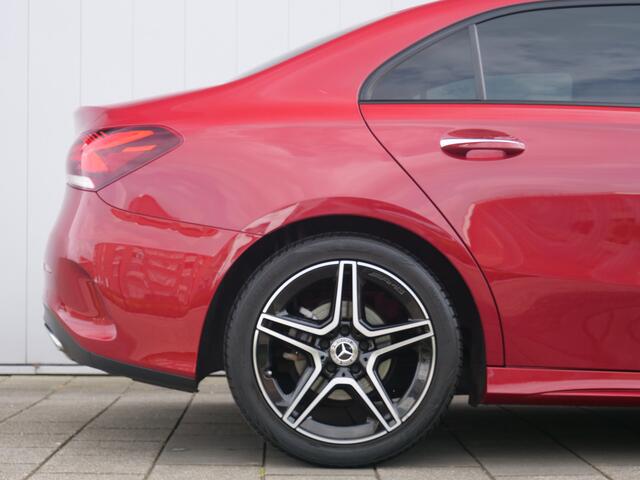 Mercedes-Benz A-KLASSE 180 136 Pk Premium Plus AMG-Styling Navigatie / DAB / 18 inch