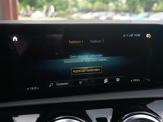 Mercedes-Benz A-KLASSE 180 136 Pk Premium Plus AMG-Styling Navigatie / DAB / 18 inch