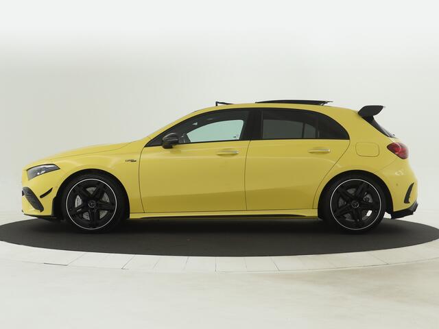 Mercedes-Benz A-KLASSE A35 AMG 4MATIC | AMG Nightpakket | Smartphone-integratie | AMG Aerodynamica pakket | Panoramaschuifdak | Burmester surround sound system | Extra USB-poorten | Sfeerverlichting |