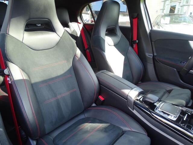 Mercedes-Benz A-KLASSE AMG 35 4MATIC Premium Automaat, F1-Flippers, Panoramadak, SportInterieur, Dodehoek detectie, Camera, Navigatie, Stoelverwarming, Airco/ECC, CruiseControl, Parkeersensoren