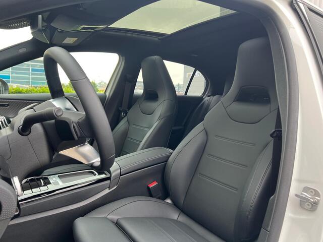 Mercedes-Benz A-KLASSE 250 e Luxury Line | Nightpakket | Panoramadak | Achteruitrijcamera | Stoelverwarming | Sfeerverlichting | Dodehoekassistent | Multibeam LED | Apple & Android Carplay
