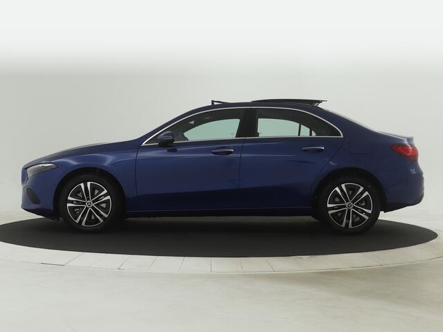 Mercedes-Benz A-KLASSE 250 e Star Edition Luxury Line | Parkeerpakket met achteruitrijcamera | KEYLESS GO-comfortpakket | Verwarmde stoelen vooraan | Extra USB-poorten | Sfeerverlichting | Draadloos oplaadsysteem voor Smartphone |