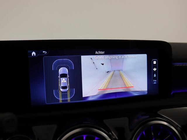 Mercedes-Benz A-KLASSE 250 e Star Edition Luxury Line | Parkeerpakket met achteruitrijcamera | KEYLESS GO-comfortpakket | Verwarmde stoelen vooraan | Extra USB-poorten | Sfeerverlichting | Draadloos oplaadsysteem voor Smartphone |
