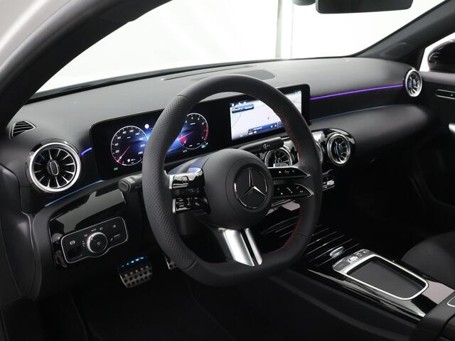 Mercedes-Benz A-KLASSE 180 Limousine Star Edition AMG Line 180 Star Edition AMG Line | Nightpakket | Apple Car Play | Panoramadak | 18-Inch | Stoelverwarming | Keyless Go | Multibeam LED |