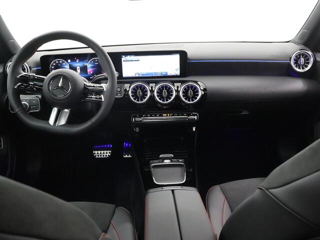Mercedes-Benz A-KLASSE 180 Limousine Star Edition AMG Line 180 Star Edition AMG Line | Nightpakket | Apple Car Play | Panoramadak | 18-Inch | Stoelverwarming | Keyless Go | Multibeam LED |