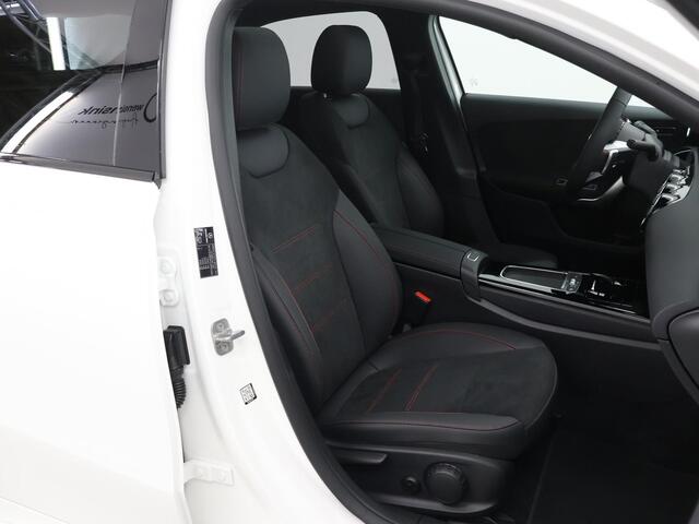 Mercedes-Benz A-KLASSE 180 Limousine Star Edition AMG Line 180 Star Edition AMG Line | Nightpakket | Apple Car Play | Panoramadak | 18-Inch | Stoelverwarming | Keyless Go | Multibeam LED |