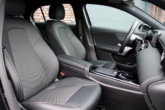 Mercedes-Benz A-KLASSE 250 e Luxury Line Aut8 | Facelift | Widescreen | Camera | Zitcomfortpakket |Stoelverwarming | DAB | Apple Carplay/Android Auto | Cruise Control |
