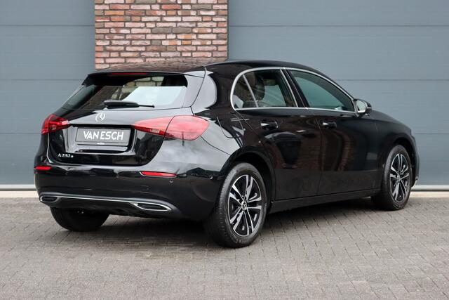 Mercedes-Benz A-KLASSE 250 e Luxury Line Aut8 | Facelift | Widescreen | Camera | Zitcomfortpakket |Stoelverwarming | DAB | Apple Carplay/Android Auto | Cruise Control |