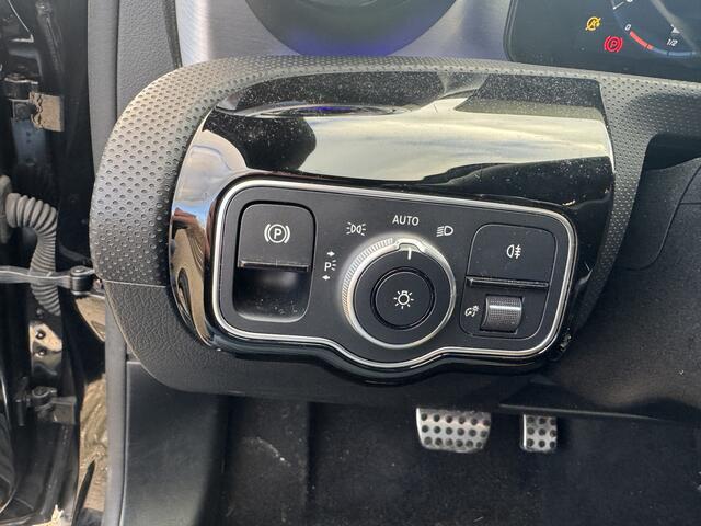 Mercedes-Benz A-KLASSE 180 d Premium Alcantara/Navi/Cam/Cruise/DAB