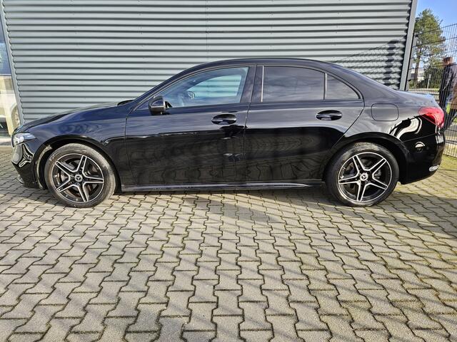 Mercedes-Benz A-KLASSE 250 e AMG Line Plug In Hybrid PHEV | Widescreen Navi | Camera | Sfeerverlichting | Apple Carplay | Alcantara Sportstoelen Verwarmd | DAB |