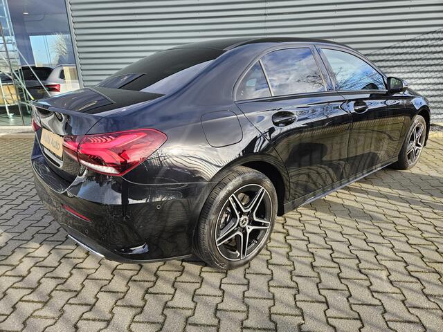 Mercedes-Benz A-KLASSE 250 e AMG Line Plug In Hybrid PHEV | Widescreen Navi | Camera | Sfeerverlichting | Apple Carplay | Alcantara Sportstoelen Verwarmd | DAB |