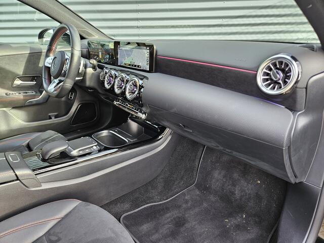 Mercedes-Benz A-KLASSE 250 e AMG Line Plug In Hybrid PHEV | Widescreen Navi | Camera | Sfeerverlichting | Apple Carplay | Alcantara Sportstoelen Verwarmd | DAB |