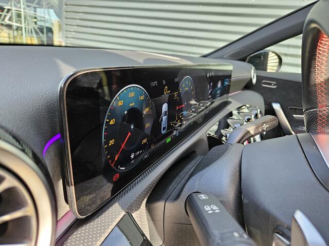 Mercedes-Benz A-KLASSE 250 e AMG Line Plug In Hybrid PHEV | Widescreen Navi | Camera | Sfeerverlichting | Apple Carplay | Alcantara Sportstoelen Verwarmd | DAB |