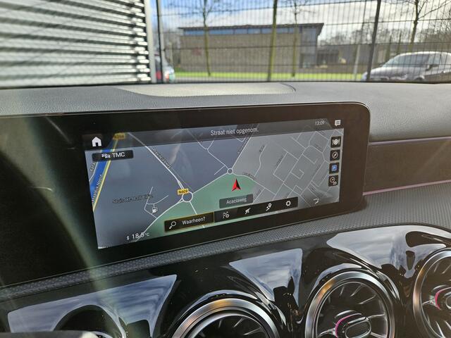 Mercedes-Benz A-KLASSE 250 e AMG Line Plug In Hybrid PHEV | Widescreen Navi | Camera | Sfeerverlichting | Apple Carplay | Alcantara Sportstoelen Verwarmd | DAB |