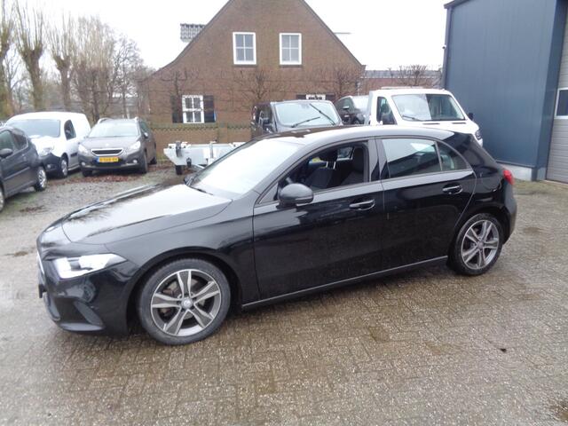 Mercedes-Benz A-KLASSE 160 Ecc, Camera, Carplay, Licht metalen velgen